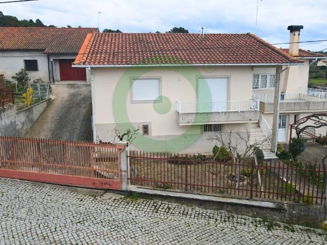Moradia T4 situada em Valpaços