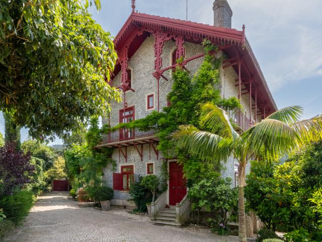Moradia T4 situada na Vila de Sintra com vista para a serra