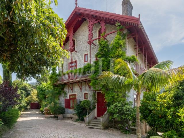 Moradia T4 situada na Vila de Sintra com vista para a serra