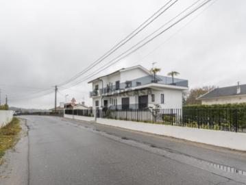 Moradia T4 + T1 com Jardim, Garagem e Excelente Localização Sousa, Felgueiras