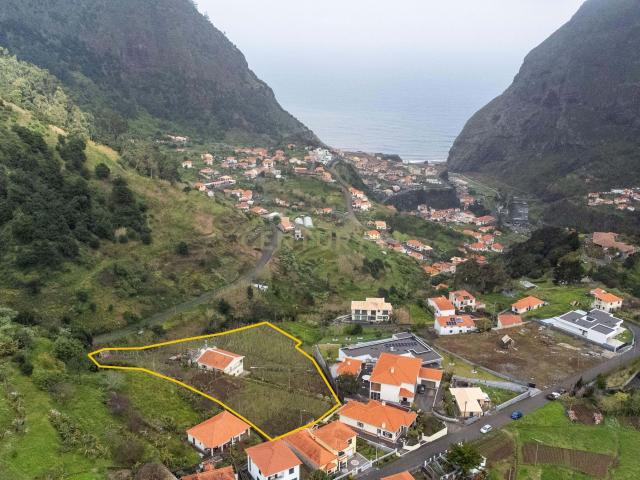 Moradia T4 + T1 independente em São Vicente