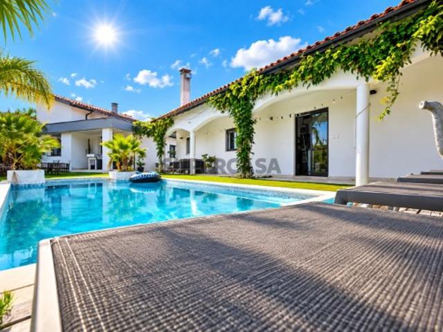 Moradia T4+ T2 + T1 + com piscina e terreno Foz