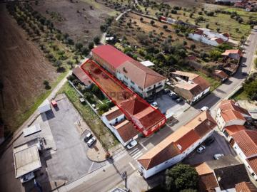 Moradia T4 Térrea 250m2 +Terreno | P/ Renovação Torres Novas, Zibreira