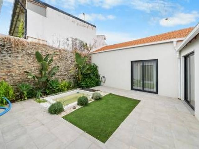 Moradia T4 térrea totalmente renovada, mobilada e equipada, a poucos minutos do centro de Espinho