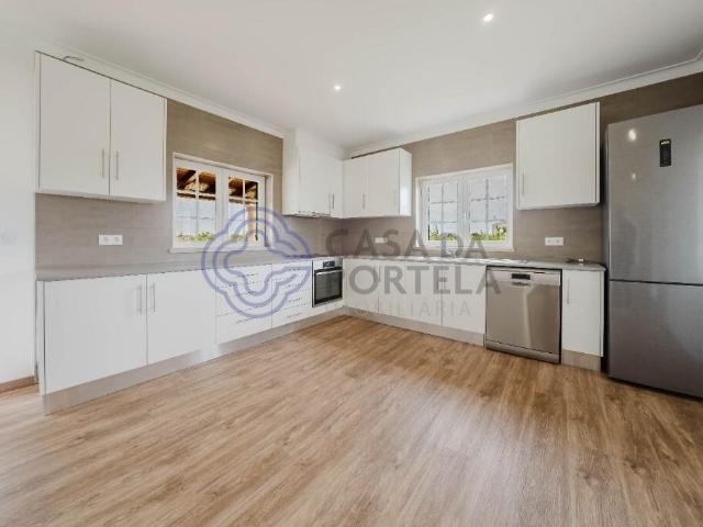 Moradia T4 térrea tradicional com Jardim 309m² Usseira