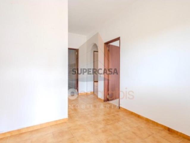 Moradia T4 Térrea com 4.022 m² de Terreno em Santarém Espaço, Conforto e Localização Privilegiada