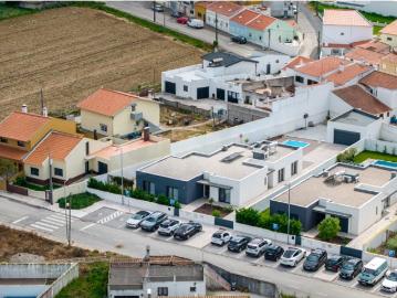 Moradia T4 Térrea com Piscina e Garagem, para venda, em Peniche