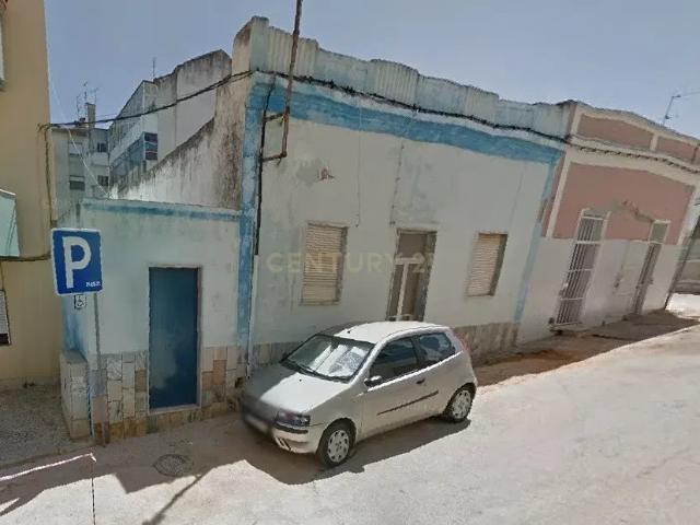 Moradia T4 Térrea com quintal