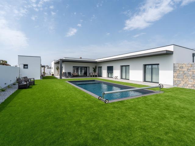 Moradia T4 Térrea de Arquitetura Moderna em Pataias | Alcoba. 300m² Pataias