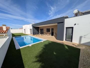 Moradia T4 térrea piscina jardim lote de 600m2 Azeitão
