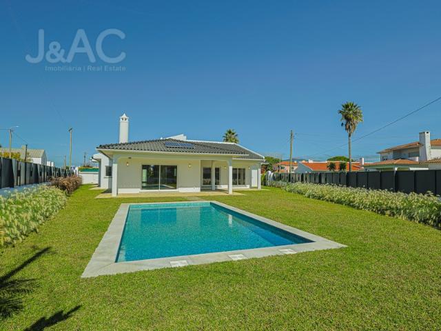 Moradia T4 Térrea piso único para Arrendar em Cascais, com Piscina e grande Jardim