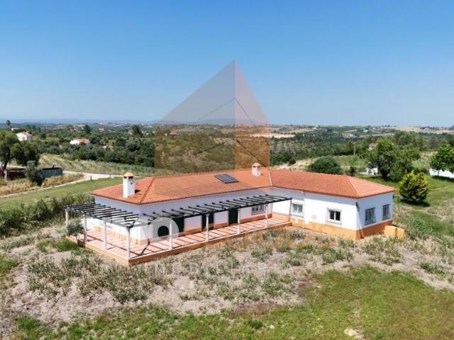 Moradia T4 Térrea Romeira – Santarém | Terreno 1 Hectare