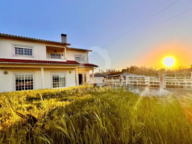 MORADIA T4 | TERRENO 960M² | LUZ NATURAL | MAIORCA FIGUEIRA DA FOZ
