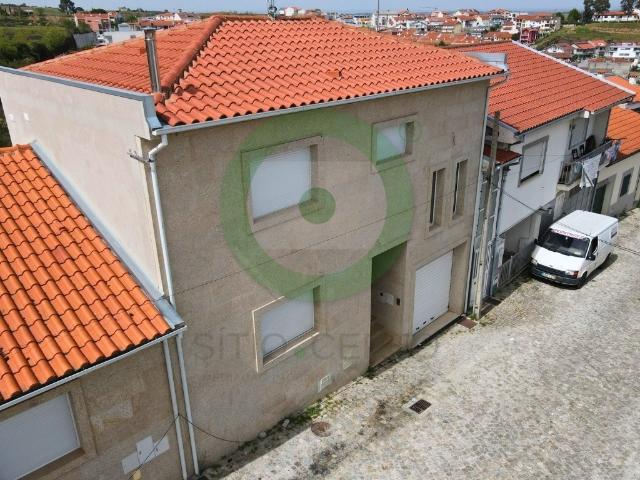 Moradia T4 Totalmente Reconstruída – Qualidade Superior e Conforto no Coração da Cidade