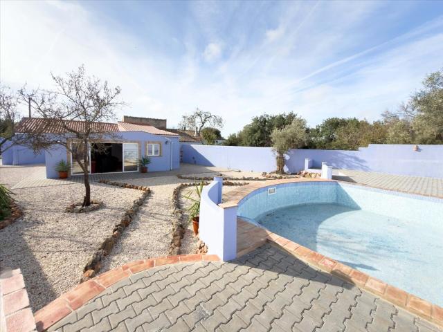 Moradia T4 totalmente remodelada, com piscina e terreno de 7. 165m² São Bartolomeu De Messines