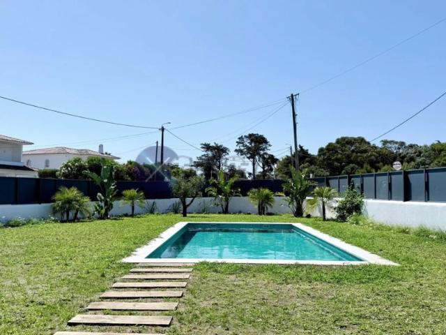 Moradia T4 totalmente remodelada para arrendamento em Areia/Cascais