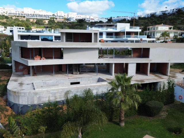 Moradia T4 vendida ainda em fase de construção, localizada n. 528m² Albufeira e Olhos de Água