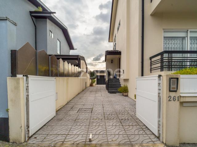 Moradia T4 Vila Nova da Telha