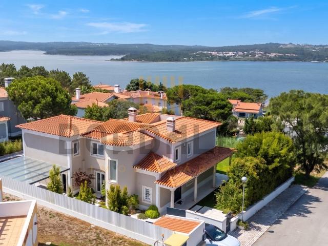 Moradia T4 Vista Lagoa e Mar 214m² Nadadouro