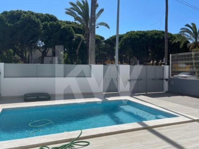 Moradia T4 + 1 com piscina Costa da Caparica