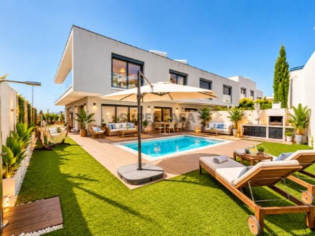 Moradia T4 + 1 com Piscina Murteira | Loures