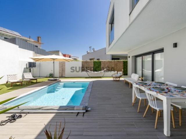 Moradia T4 + 1 com Piscina Murteira | Loures
