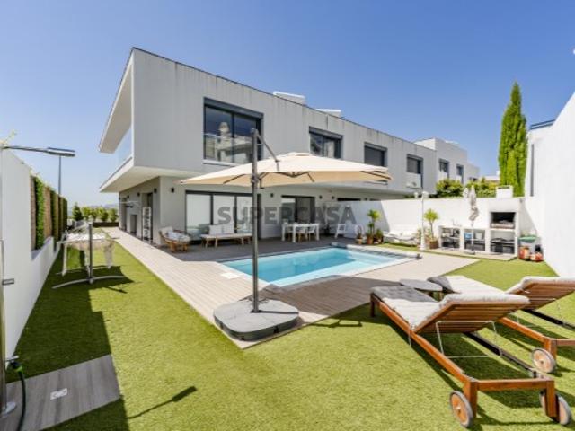 Moradia T4 + 1 com Piscina Murteira | Loures