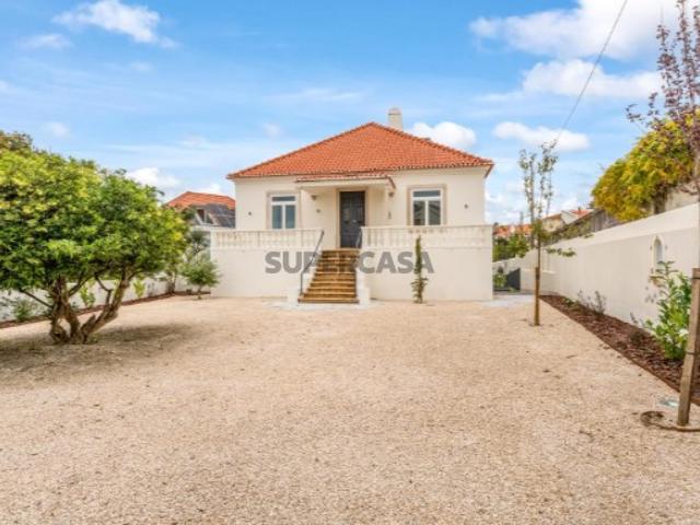Moradia T4 + 1 com piscina, Santo Amaro de Oeiras, Oeiras