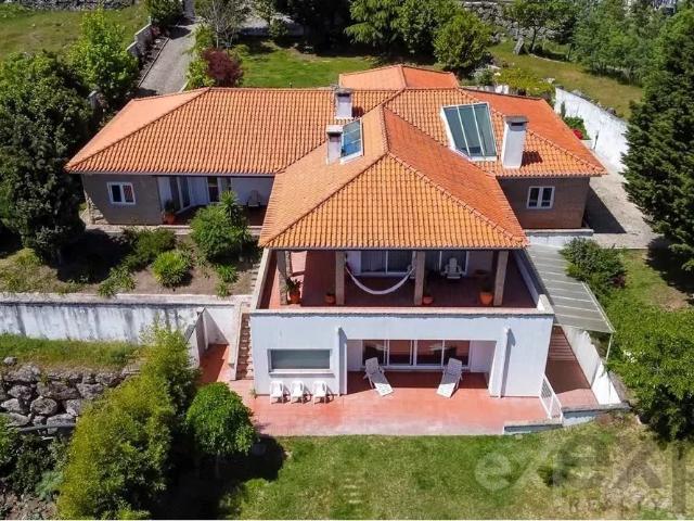MORADIA T4 + 1 CONTEMPORÂNEA | EXCELENTE INVESTIMENTO ALOJAMENTO LOCAL E TURISMO