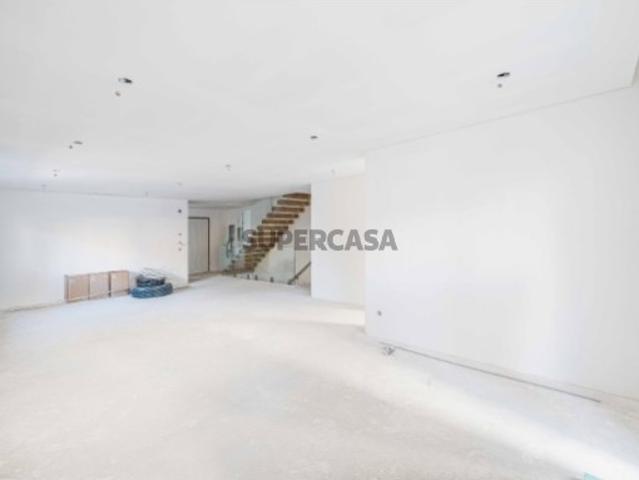 Moradia T4 + 1 de Luxo em Condomínio Exclusivo São Pedro do Estoril