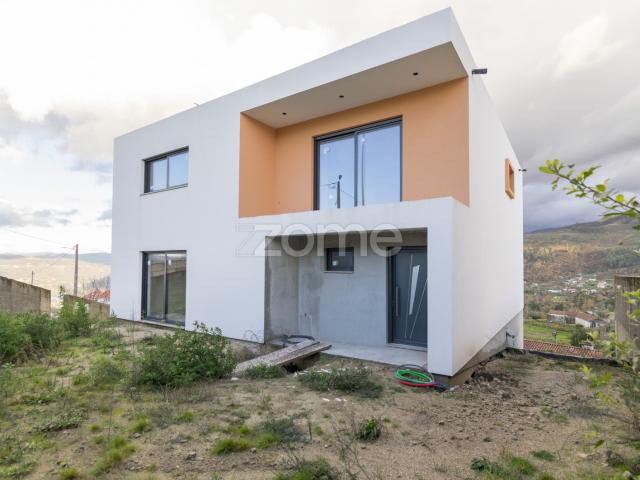 Moradia T4 + 1 Triplex em Cinfães