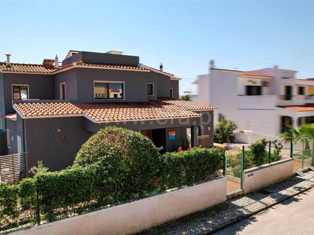 Moradia T4 203m² Quelfes