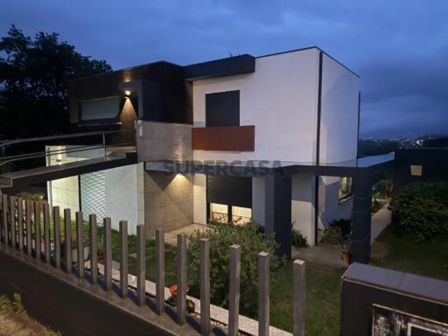 Moradia T4