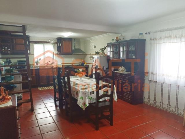 Moradia T4. 2 Pisos. Terreno de 8.413,50m2