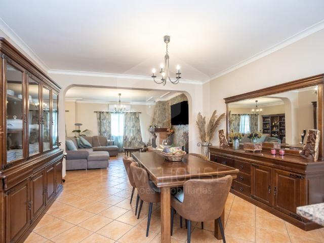 Moradia T4 |300 m² de área útil e garagem em Fernão Ferro 300m² Fernão Ferro