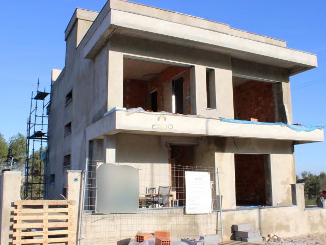 Moradia T4 3 suites com PISCINA e ROOFTOP em Vialonga