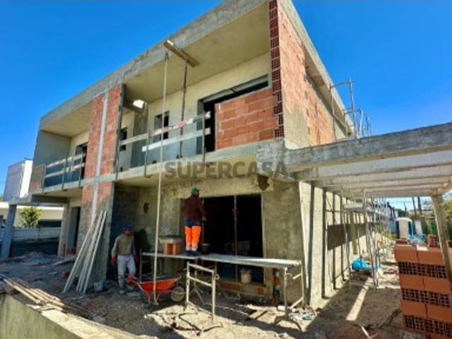 Moradia T4 3 suites com piscina Redondos Fernão Ferro Seixal