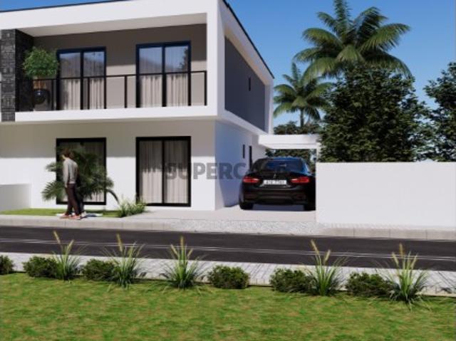 Moradia T4 3 suites Piscina
