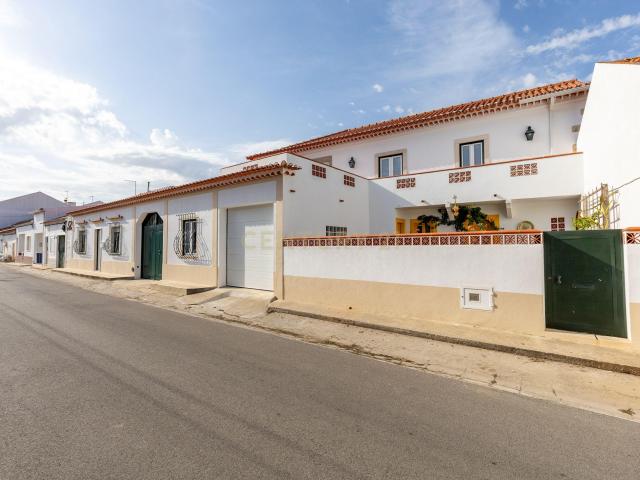 PROPRIEDADE DE CHARME JUNTO À GOLEGÃ