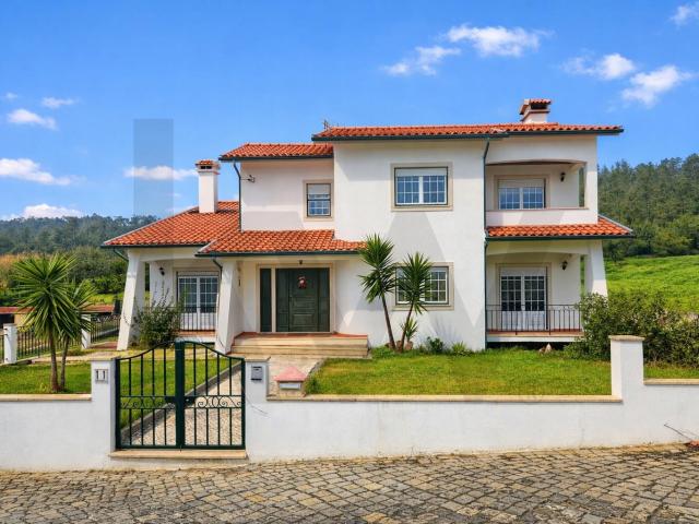 Moradia T4+T2 independente | Piscina | Infraestruturas Equestres para reabilitação