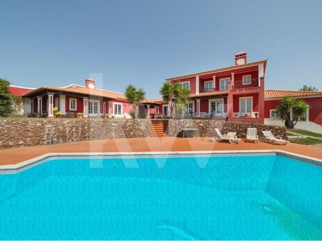 Moradia T5+3 com piscina inserida num lote com 2670m2 + 20 006m2 terreno