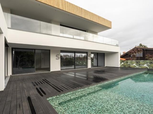 Moradia T5+3 com piscina, jardim e garagem em Cascais