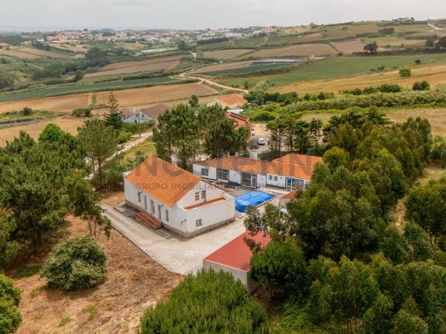 Moradia T5+3 isolada na zona da Lourinhã