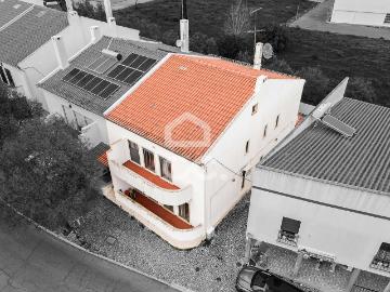 Moradia T5+1 c/ Quintal, Garagem e Excelentes Áreas | Vila Lusitano, Évora