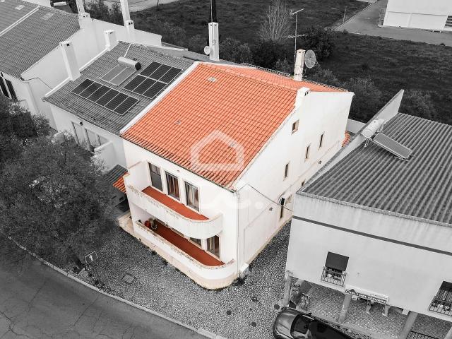 Moradia T5+1 c/ Quintal, Garagem e Excelentes Áreas | Vila Lusitano, Évora