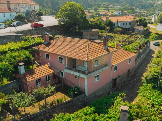 Moradia T5+1 com Anexos e Terreno | Sapardos, Vila Nova de Cerveira
