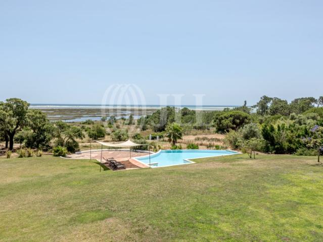 Moradia T5+1 com piscina e garagem, em Tavira, Algarve