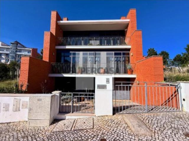 Moradia T5+1 na Qtª da Borloteira