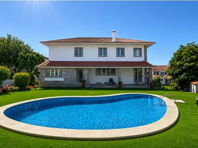 Moradia para arrendamento T5+4 com jardim e piscina em Oeiras