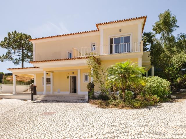 Moradia T5 junto a Escolas Internacionais e campos de Golf e Ténis, Bicesse